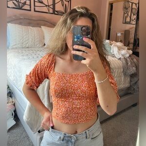 BILLABONG FLORA CROPPED PUFF SLEEVES TOP - Women’s size small 💗🍊